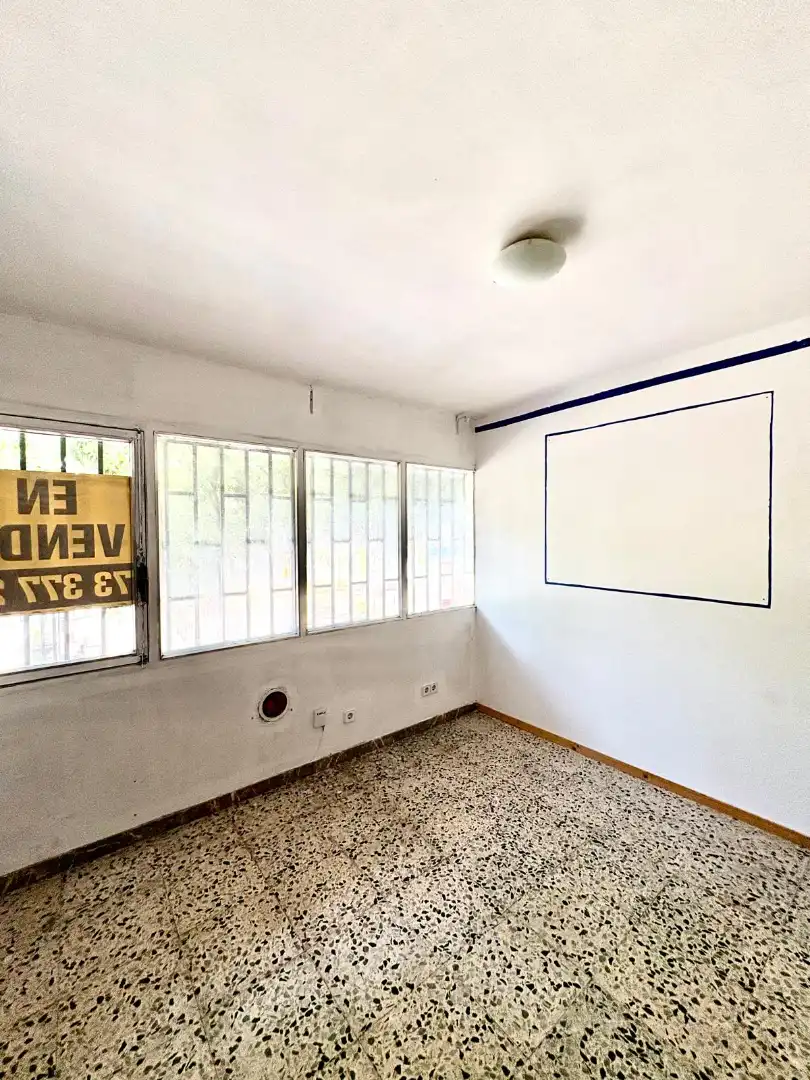 Schlafzimmer von Büro zum Verkauf in Barcelona