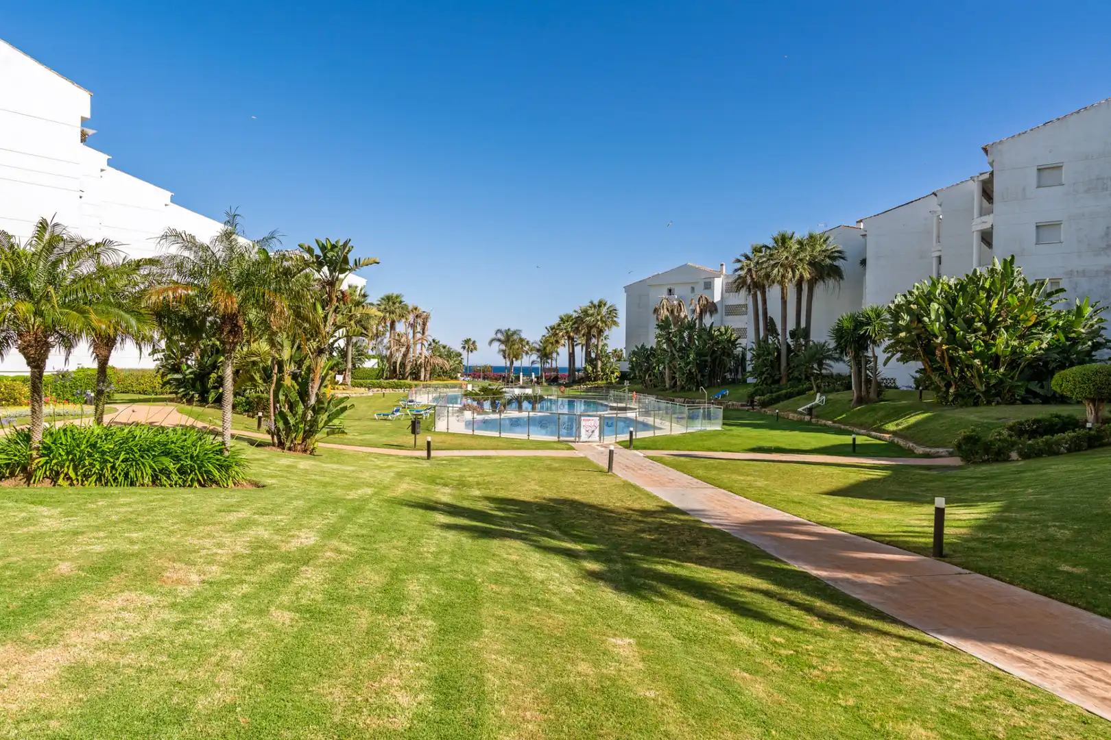 Apartament amb piscina en venda a Nueva Andalucía, imagen 19