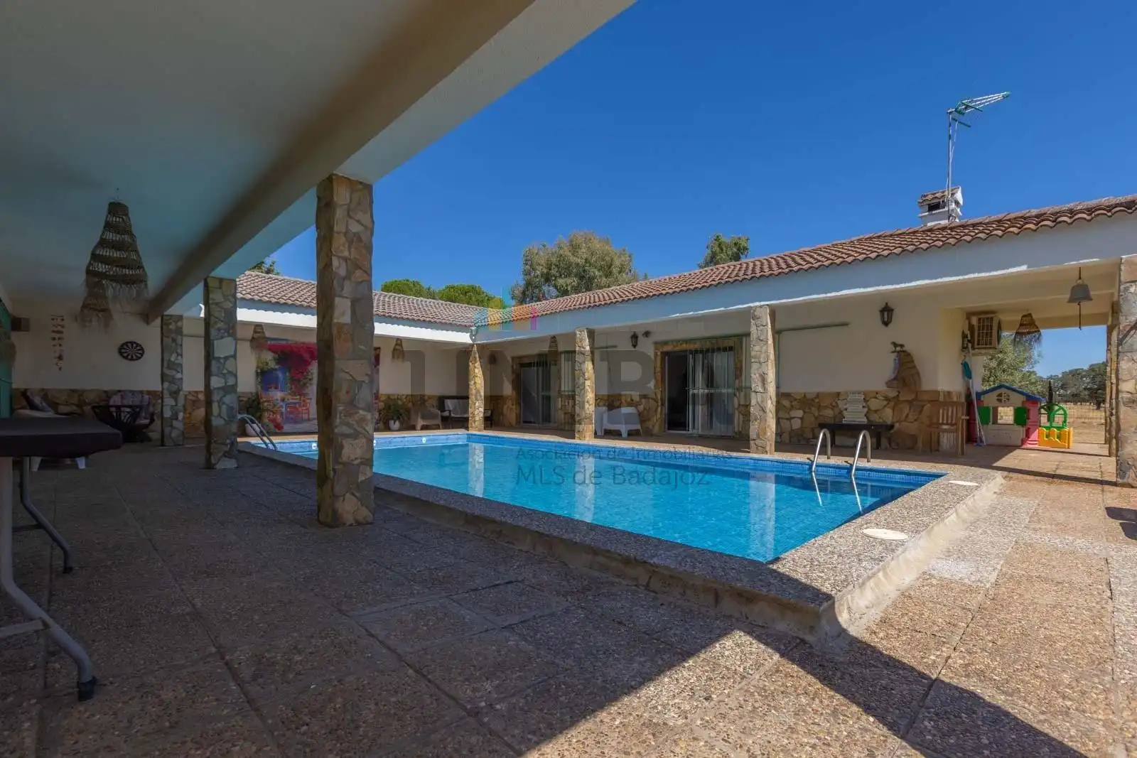 Chalet con piscina en venta en Pedanías de Badajoz