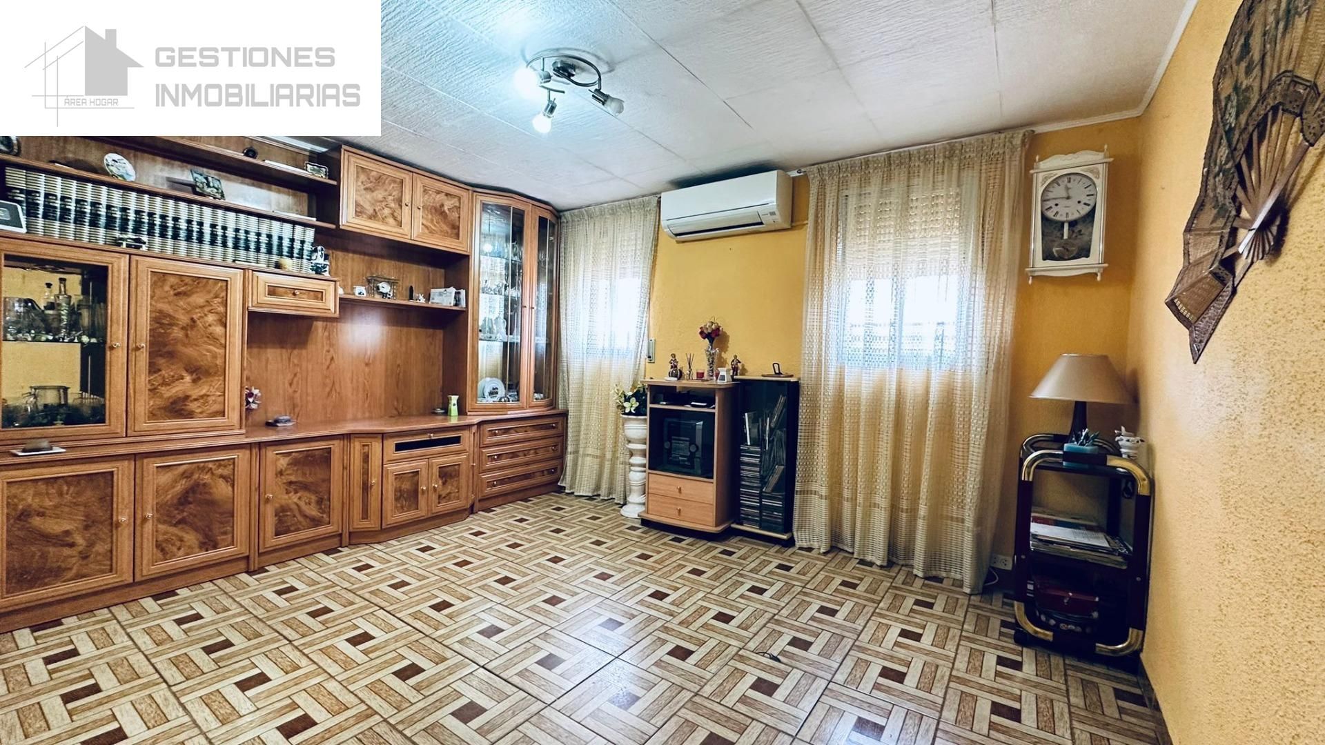 Living room of Flat for sale in  Madrid Capital
