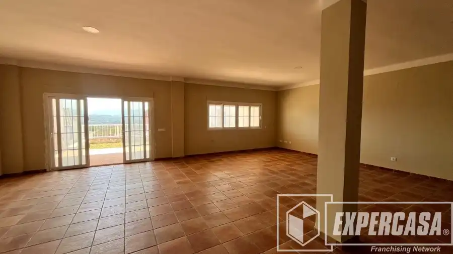 Chalet con piscina en venta en L'Énova, imagen 2