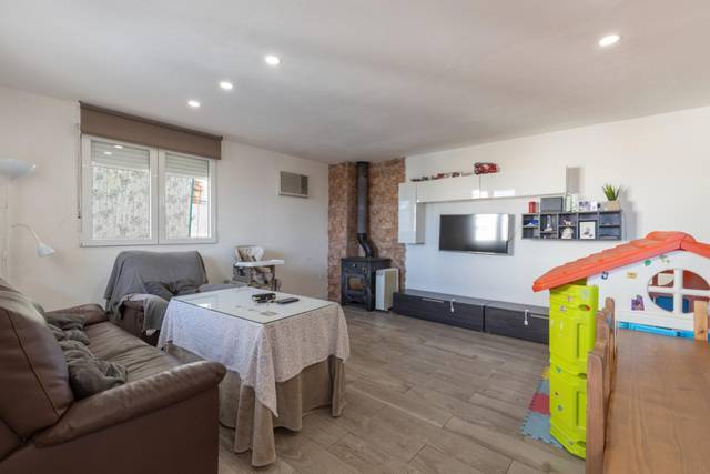 Piso en Venta en Calle ROSA en Barrio de la Vega