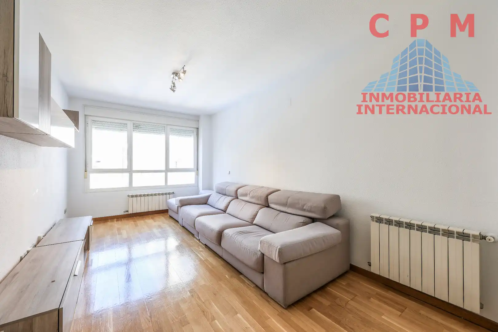 Living room of Flat for rent in Madrid  with Air Conditioner, Heating and Parquet flooring