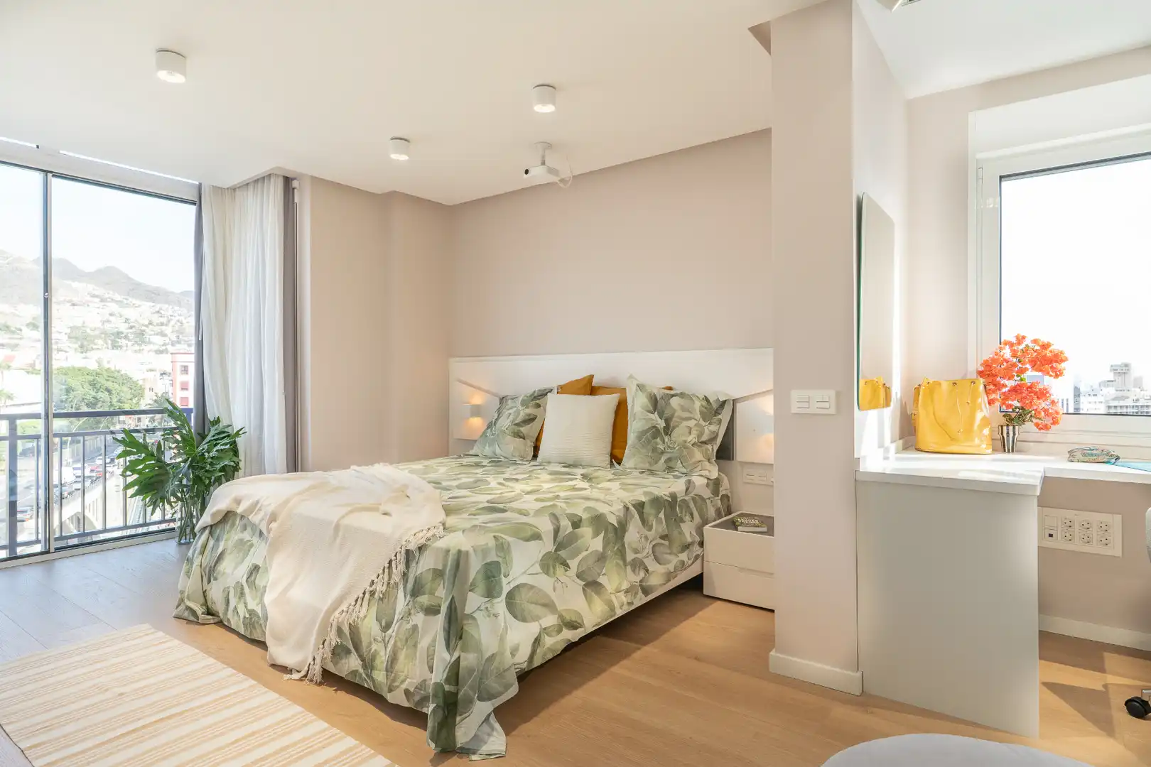 Bedroom of Flat for rent in Santa Cruz de Tenerife  with Furnished, Oven and Washing machine