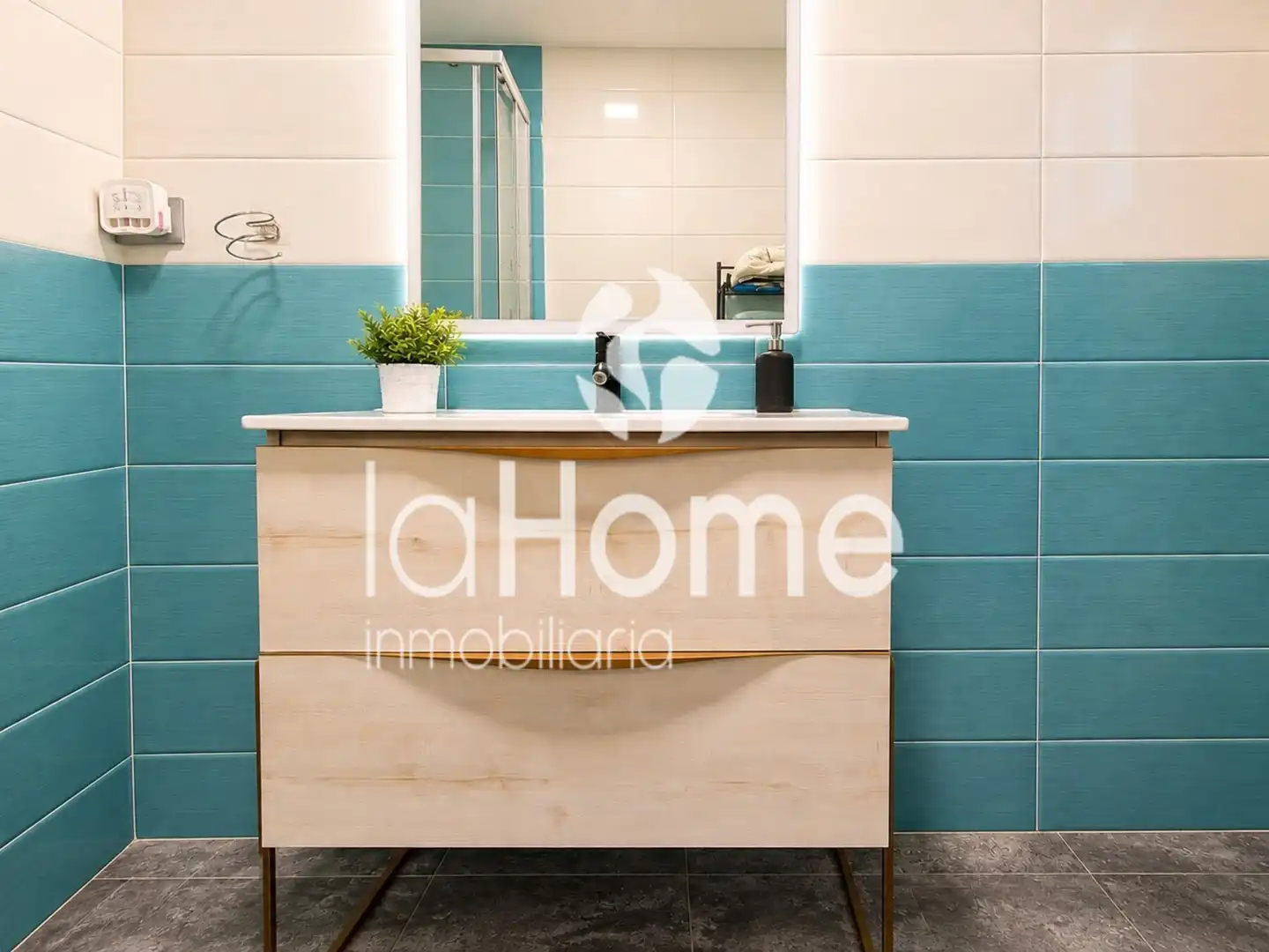 Bathroom of Flat for sale in Llíria  with Terrace, Furnished and Oven