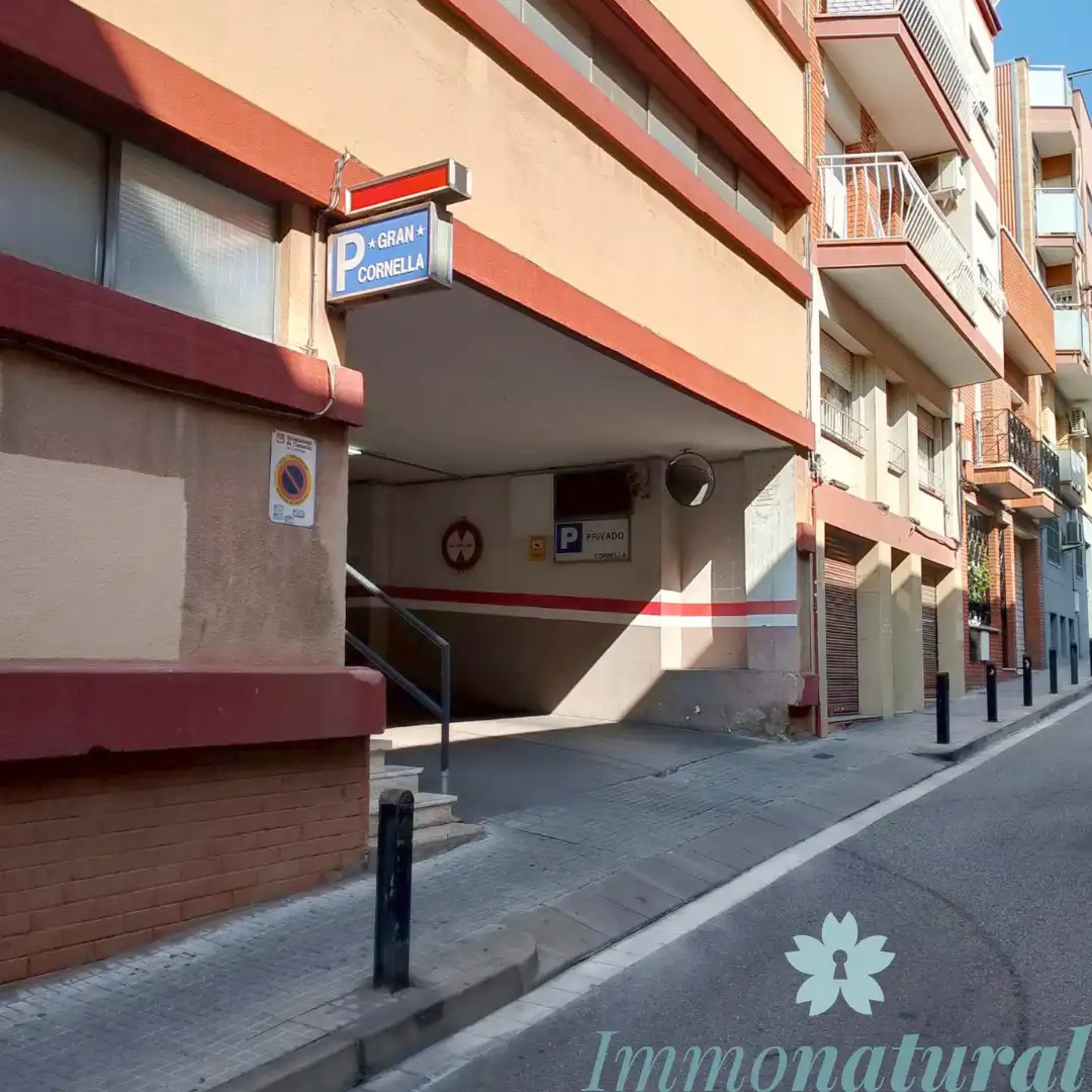 Parking de Garaje en venta en Cornellà de Llobregat