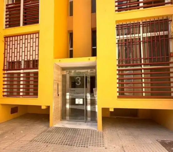 Piso con terraza en venta en Plaza de las Salinas 3
