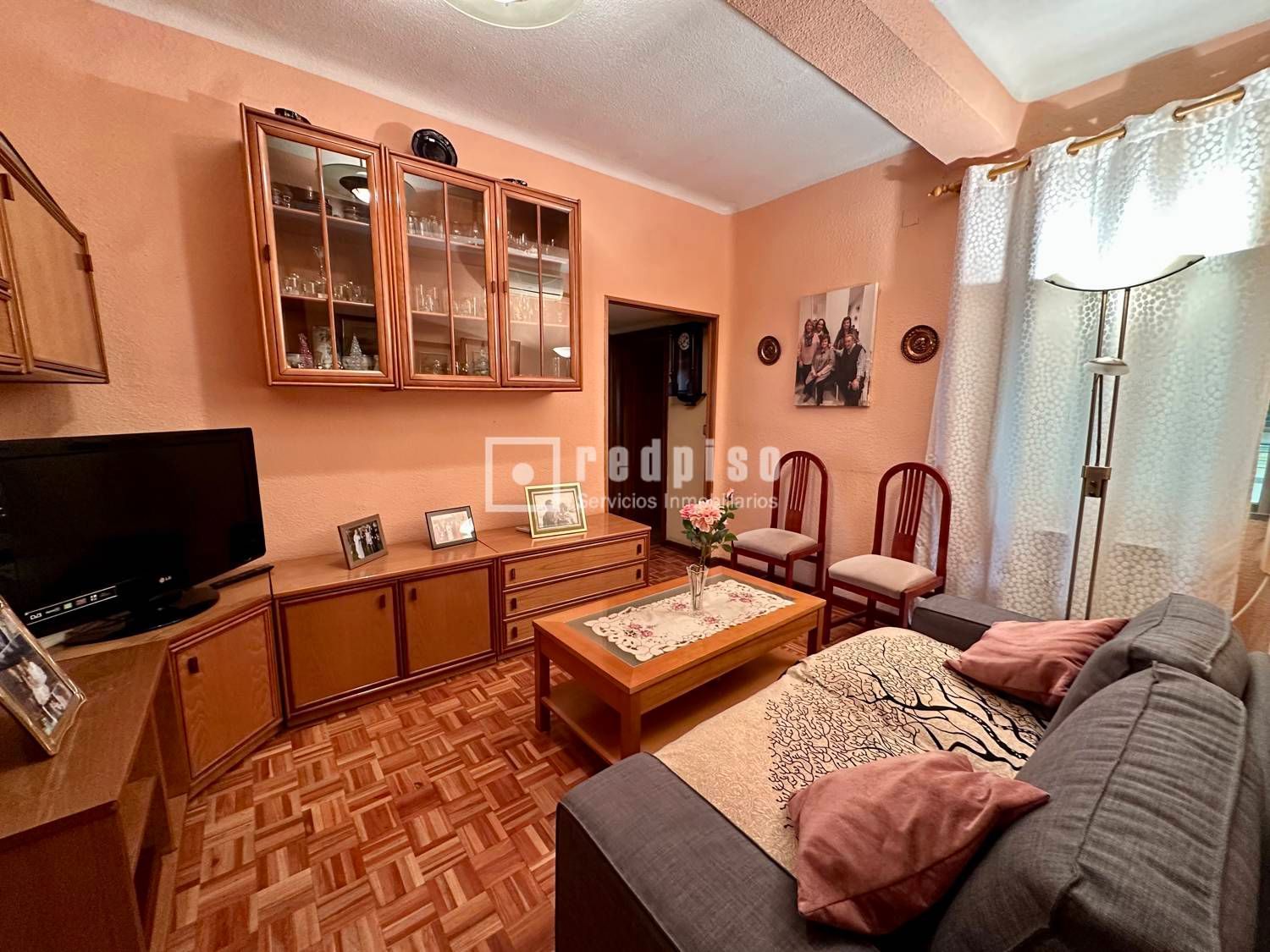 Living room of Flat for sale in  Madrid Capital  with Air Conditioner, Heating and Parquet flooring