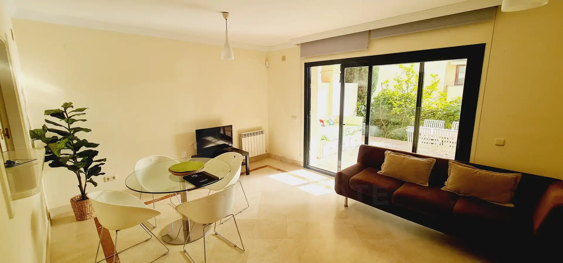 Living room of Flat for sale in Marbella  with Air Conditioner, Heating and Terrace
