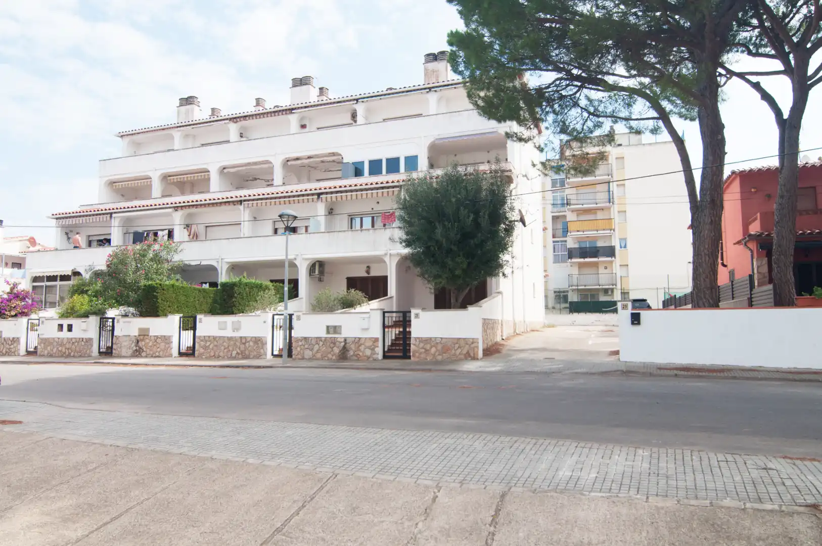 Vista exterior de Ático en venta en L'Escala con Calefacción, Terraza y Amueblado