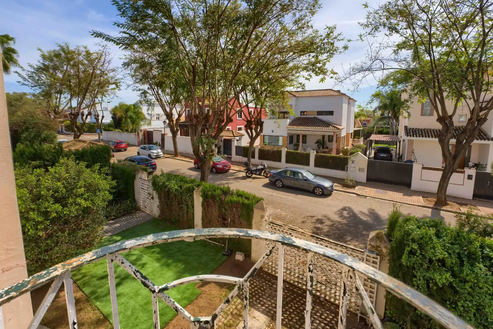 Vista exterior de Casa o xalet en venda en Bormujos amb Aire condicionat, Calefacció i Jardí privat