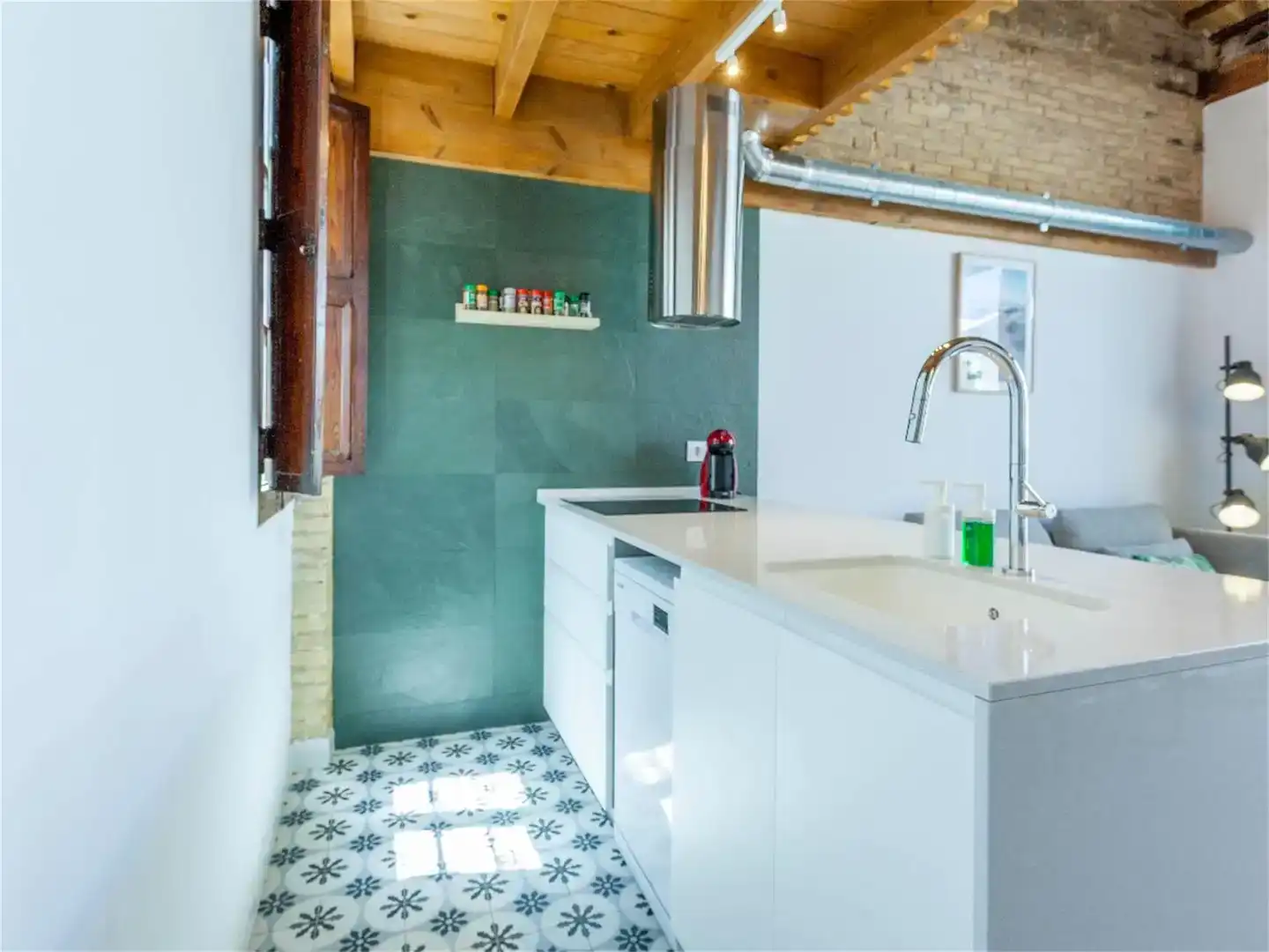 Cuina de Apartament de lloguer en  Valencia Capital amb Aire condicionat