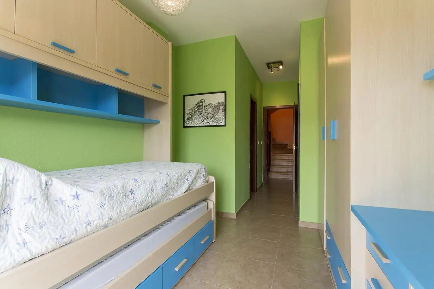 Habitación de Dúplex en venta en Lentegí con Aire acondicionado, Terraza y Amueblado
