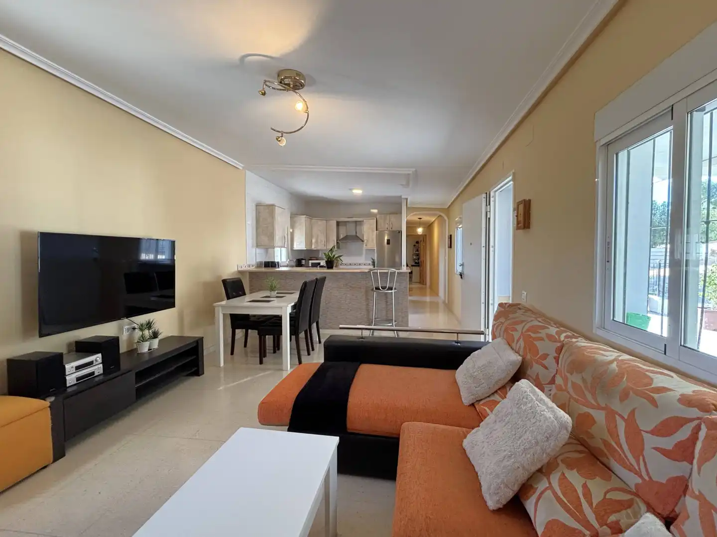 Sala de estar de Casa o chalet en venta en Alicante / Alacant con Aire acondicionado, Jardín privado y Trastero