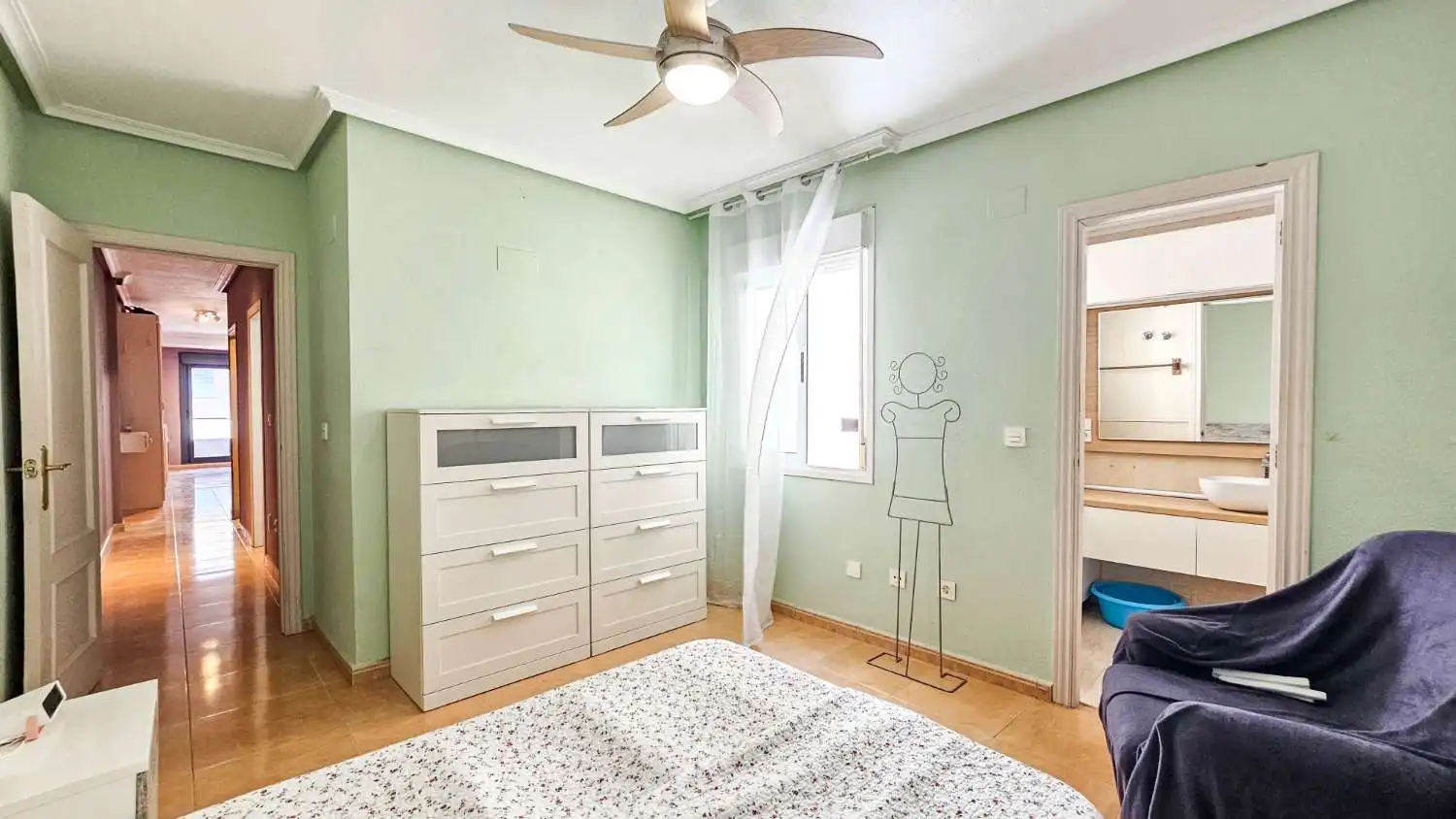 Habitación de Apartamento en venta en Torrevieja con Aire acondicionado, Calefacción y Terraza
