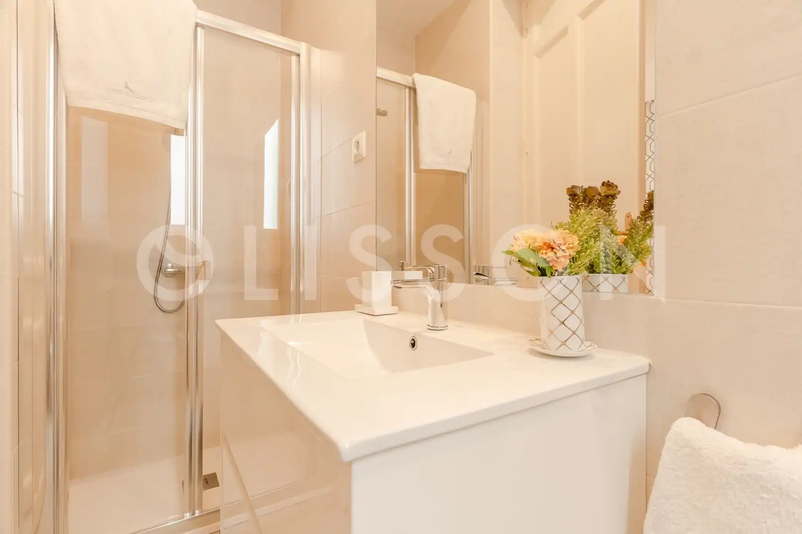 Badezimmer von Wohnung zur Miete in Madrid mit Klimaanlage, Heizung und Möbliert