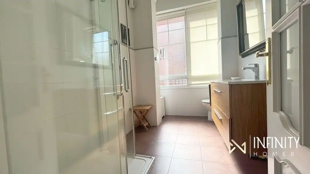 Bathroom of Flat for rent in Bilbao   with Heating, Terrace and Balcony