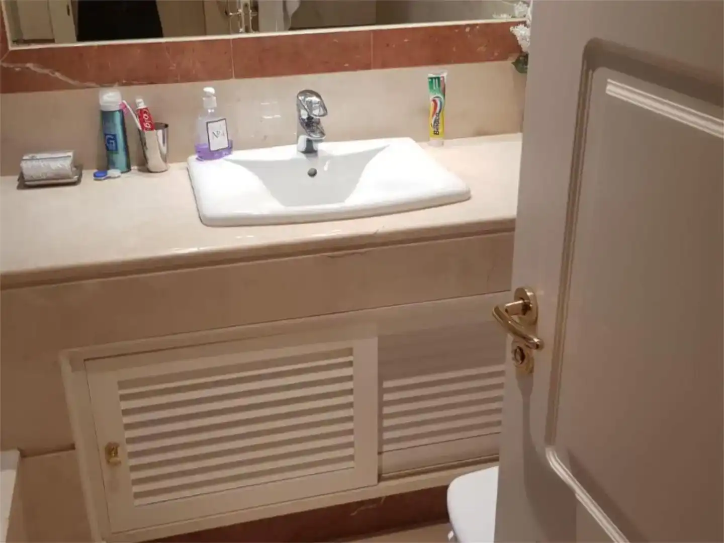 Bathroom of Flat for rent in Marbella  with Air Conditioner, Swimming Pool and Balcony