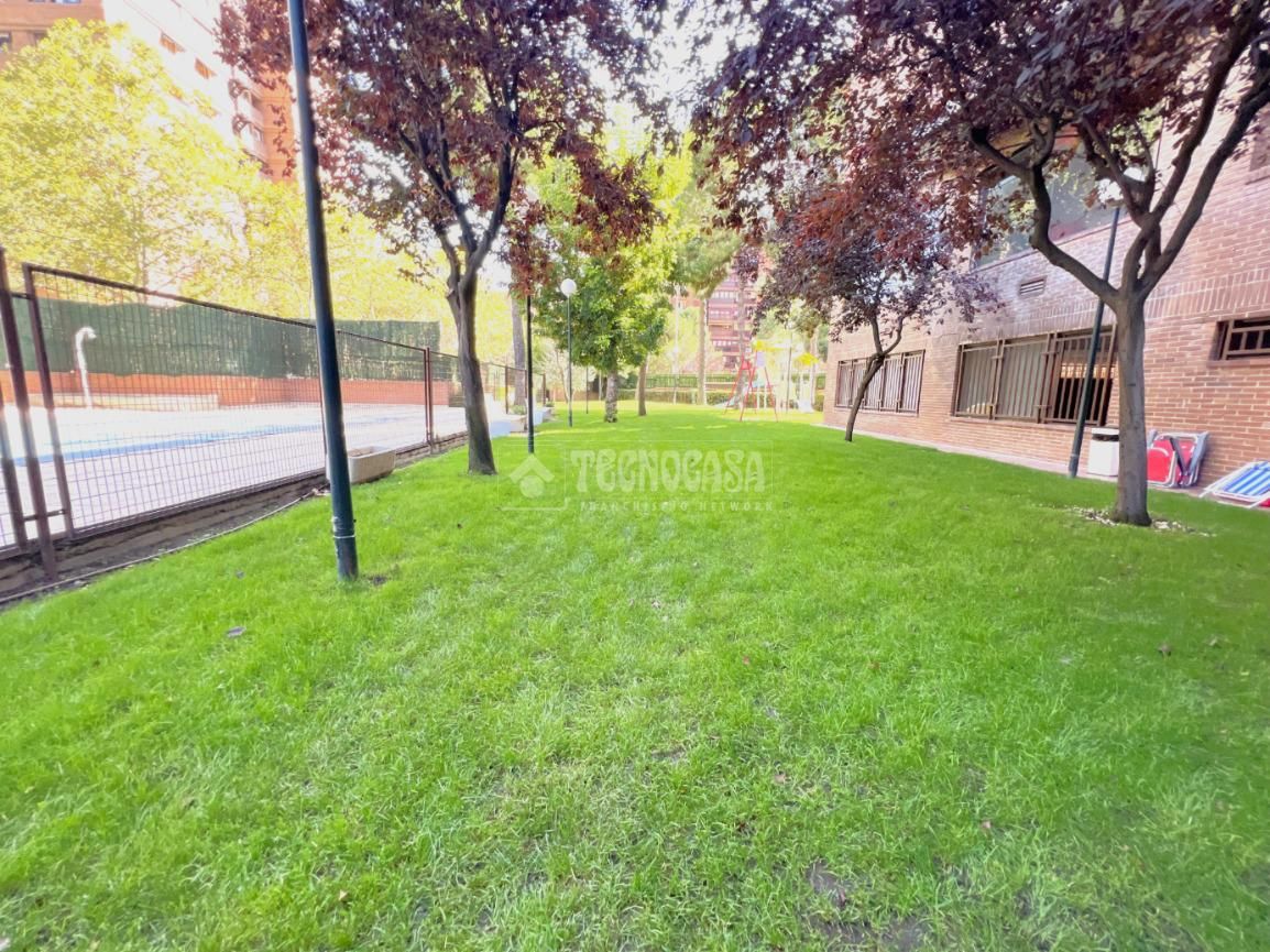 Garden of Flat for sale in  Madrid Capital  with Air Conditioner, Heating and Furnished