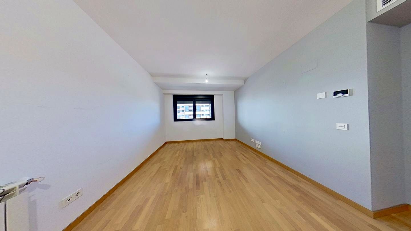 Flat for sale in De La Vía Lactea, Sur - PAU 4