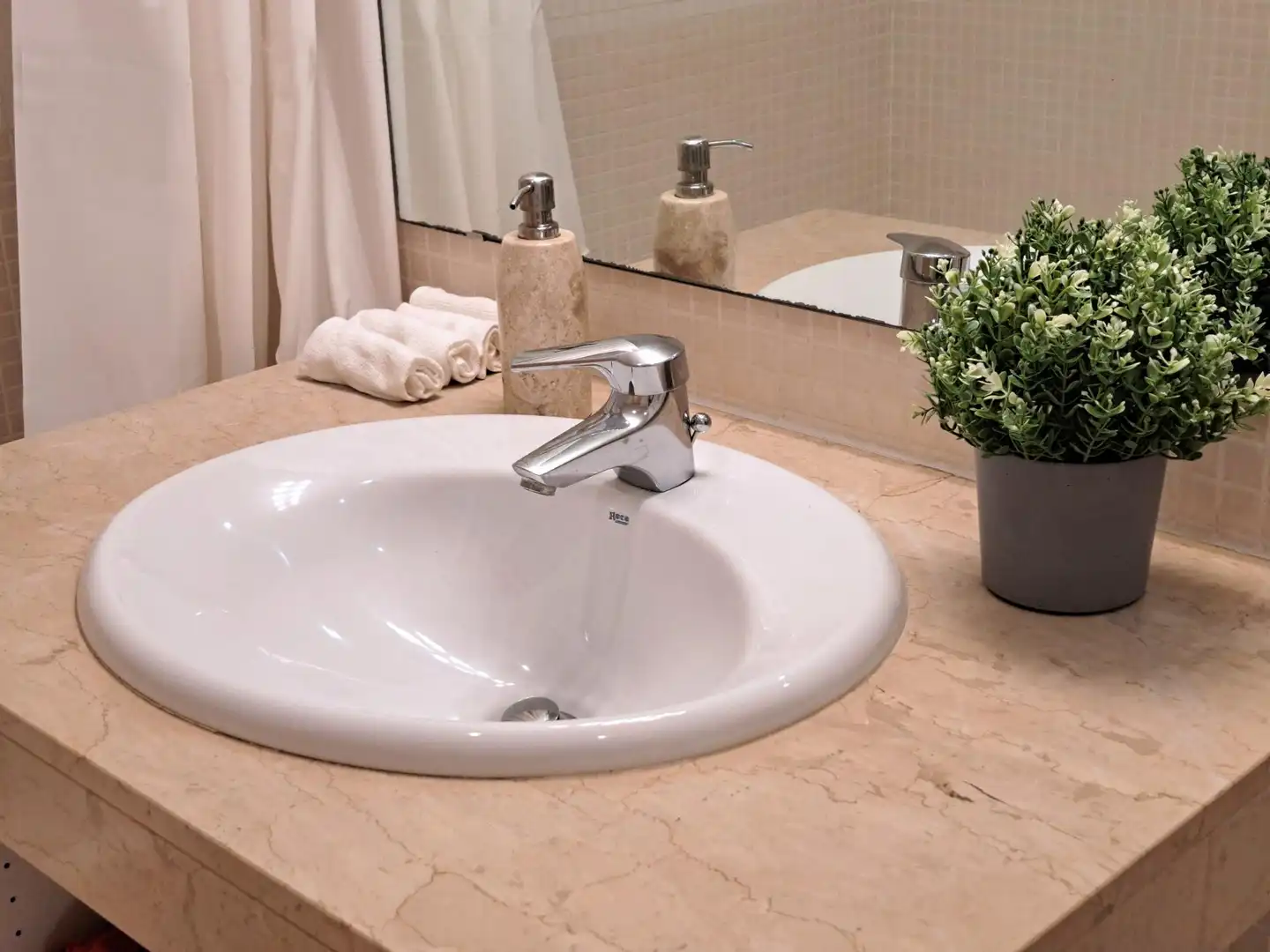 Badezimmer von Wohnungen zur Miete in Girona mit Klimaanlage, Heizung und Abstellraum