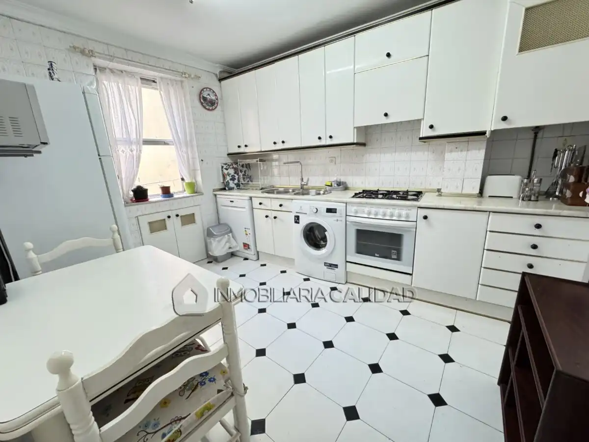Cocina de Piso de alquiler en Burgos con Calefacción y Amueblado