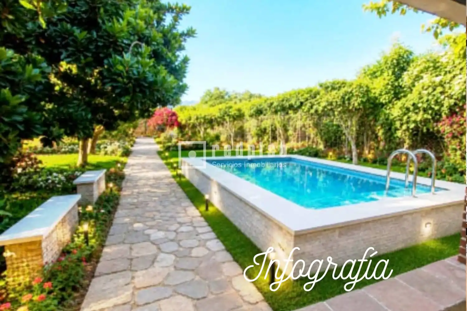 Piscina de Casa o chalet en venta en Nerja con Amueblado