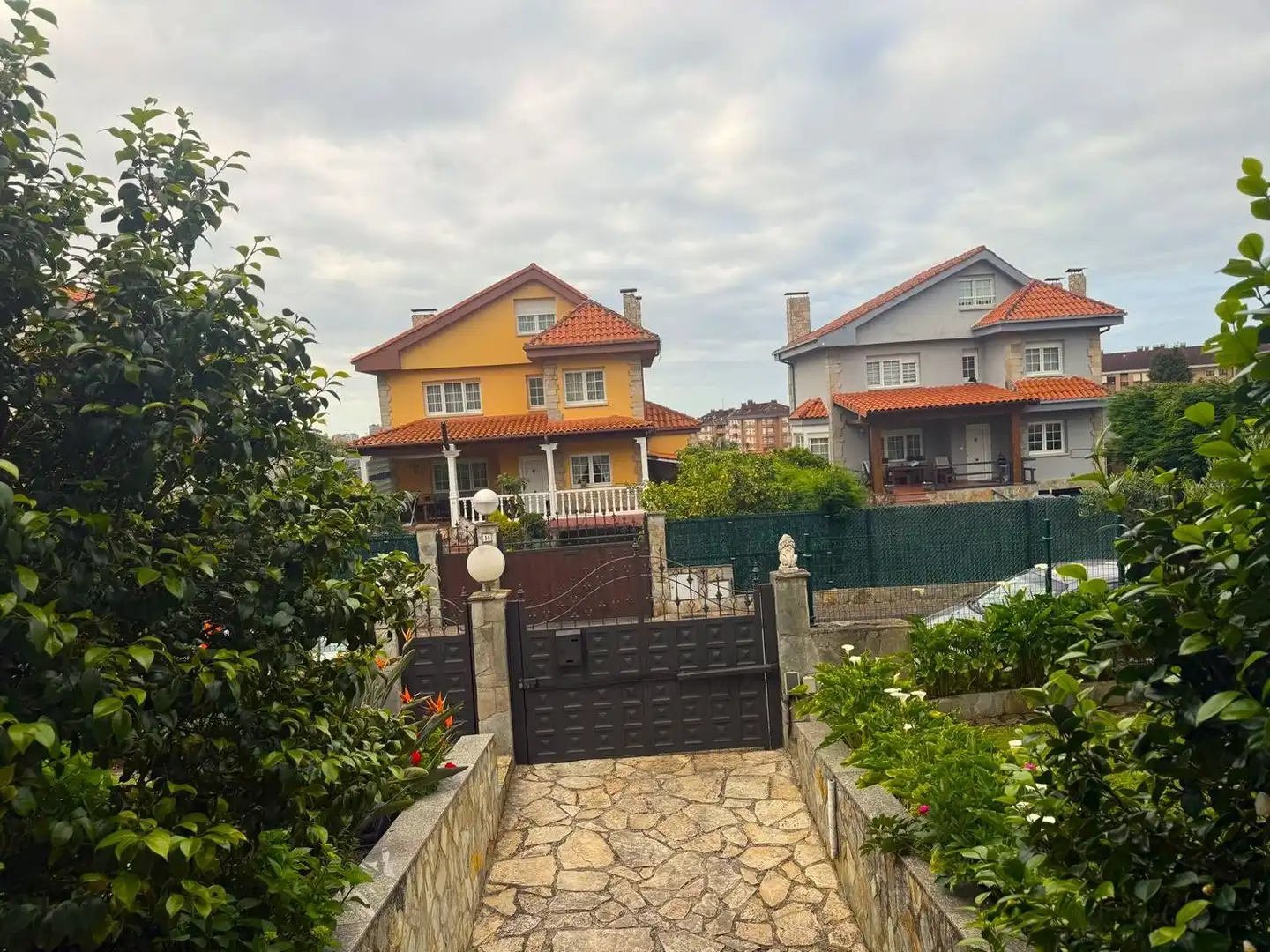 Vista exterior de Casa o chalet en venta en Gijón  con Calefacción, Terraza y Piscina