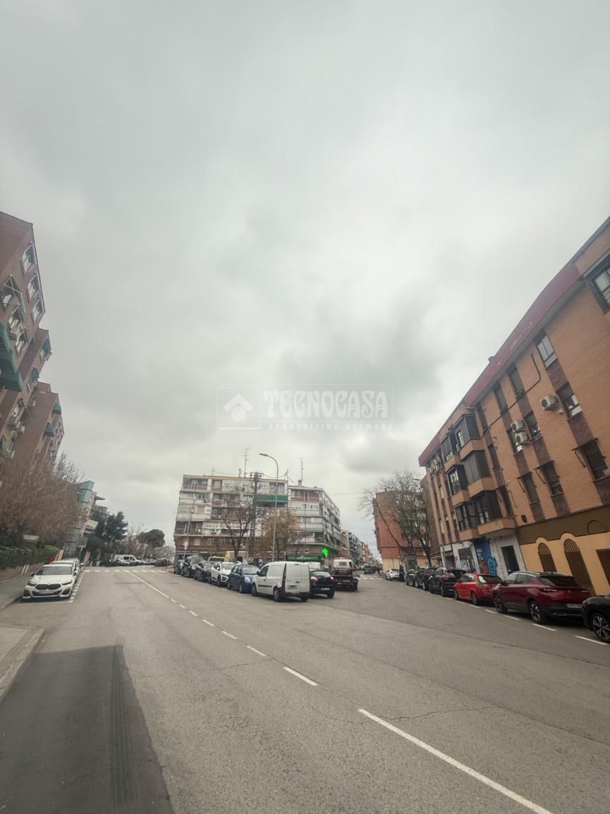 Vista exterior de Local en venda en  Madrid Capital