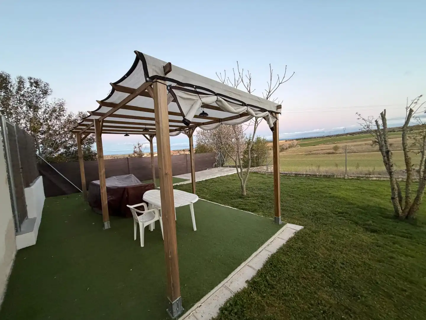 Terrassa de Casa adosada en venda en Urueñas amb Calefacció, Jardí privat i Terrassa