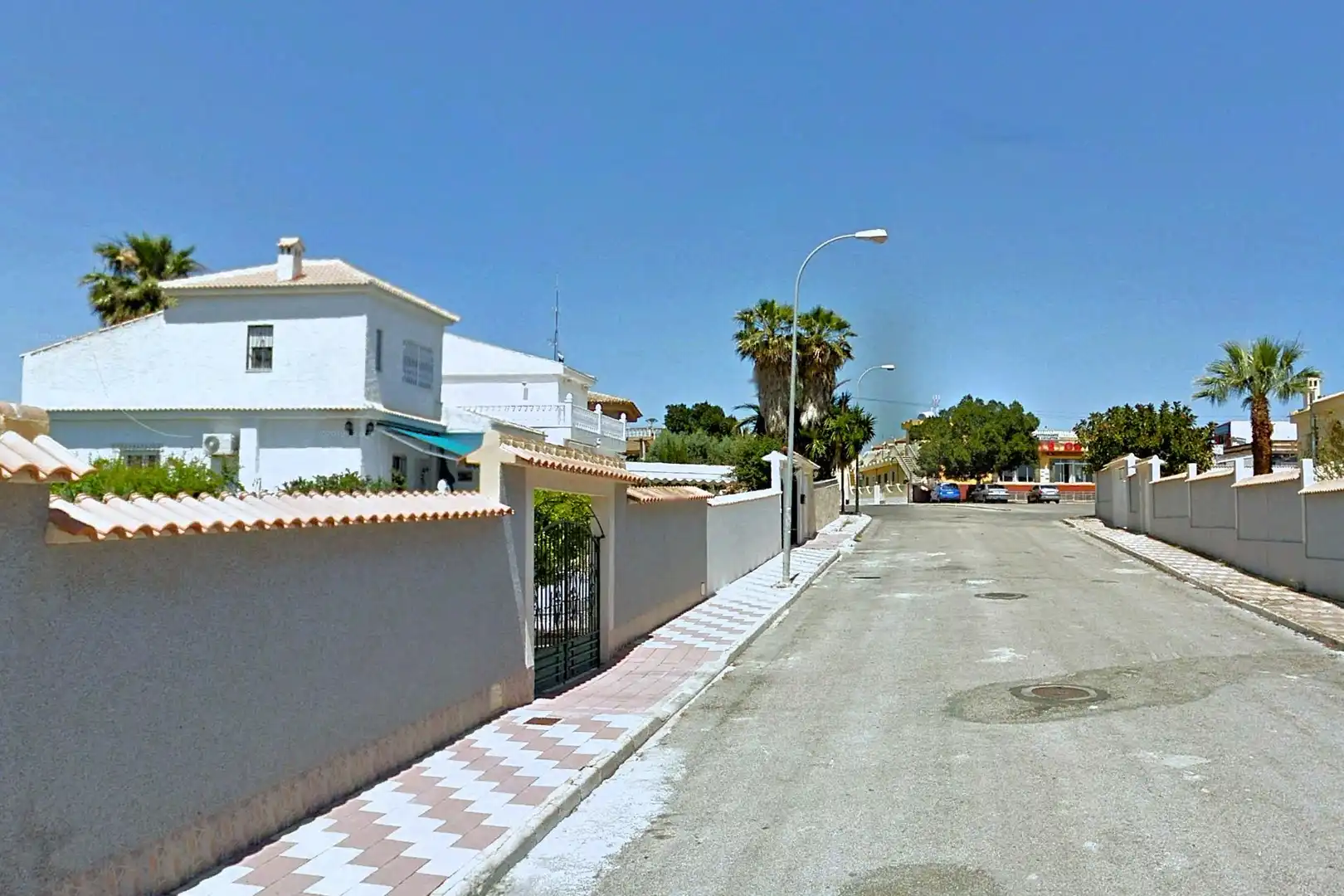 Vista exterior de Casa adosada en venta en Torrevieja con Aire acondicionado, Calefacción y Jardín privado