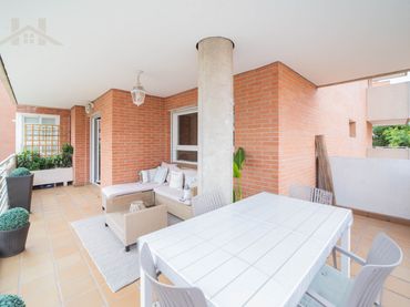 Flat with balcony for sale in Calle Murillo