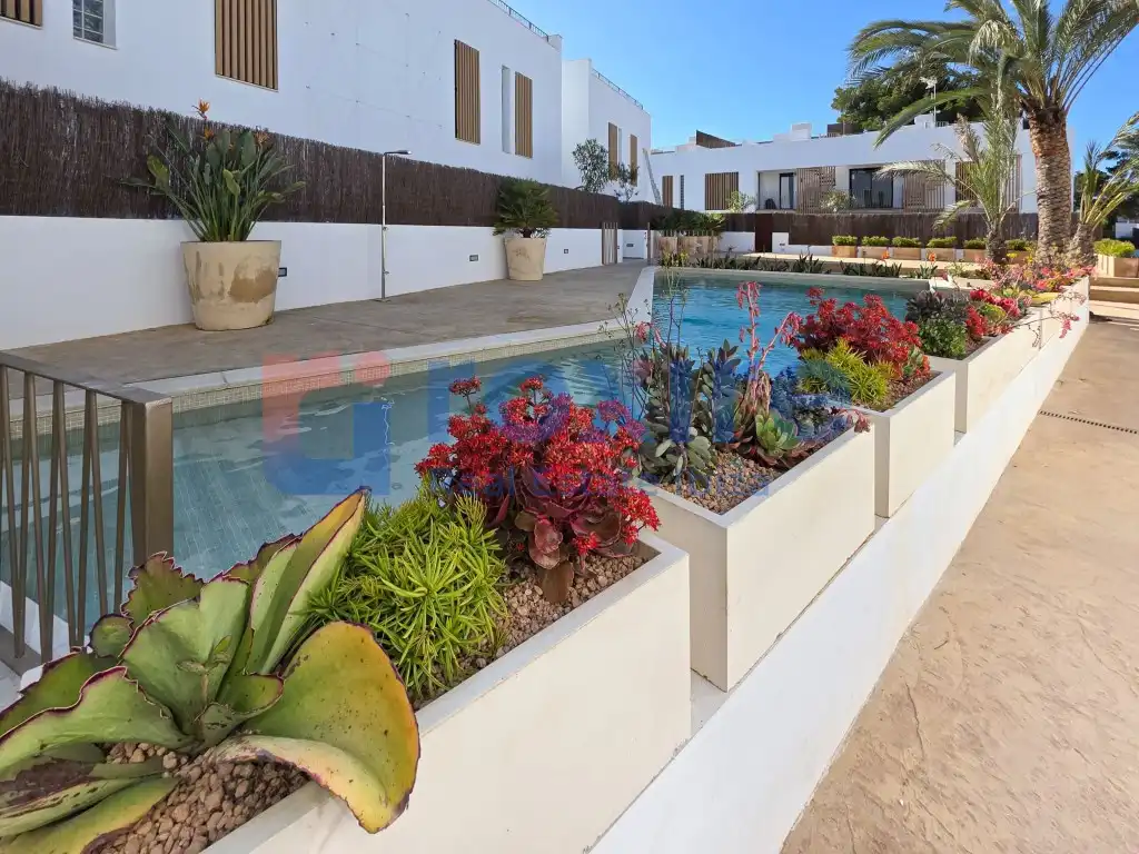 Piscina de Planta baixa en venda en Sant Antoni de Portmany amb Jardí privat, Terrassa i Piscina