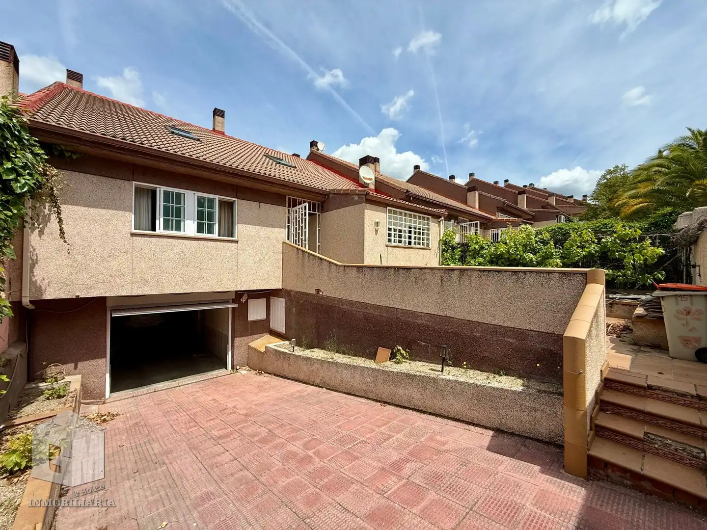 Vista exterior de Casa adosada en venda en Las Rozas de Madrid amb Calefacció, Jardí privat i Terrassa