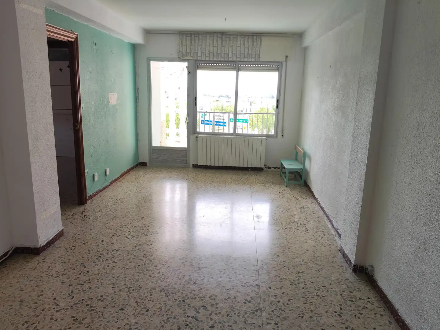Living room of Flat for sale in Zaragoza  with Heating, Terrace and Storage room