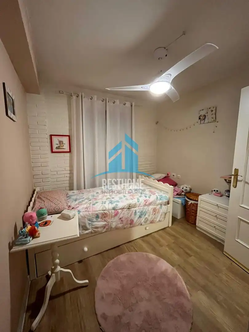 Dormitori de Casa o xalet en venda en Carcaixent amb Aire condicionat, Terrassa i Moblat