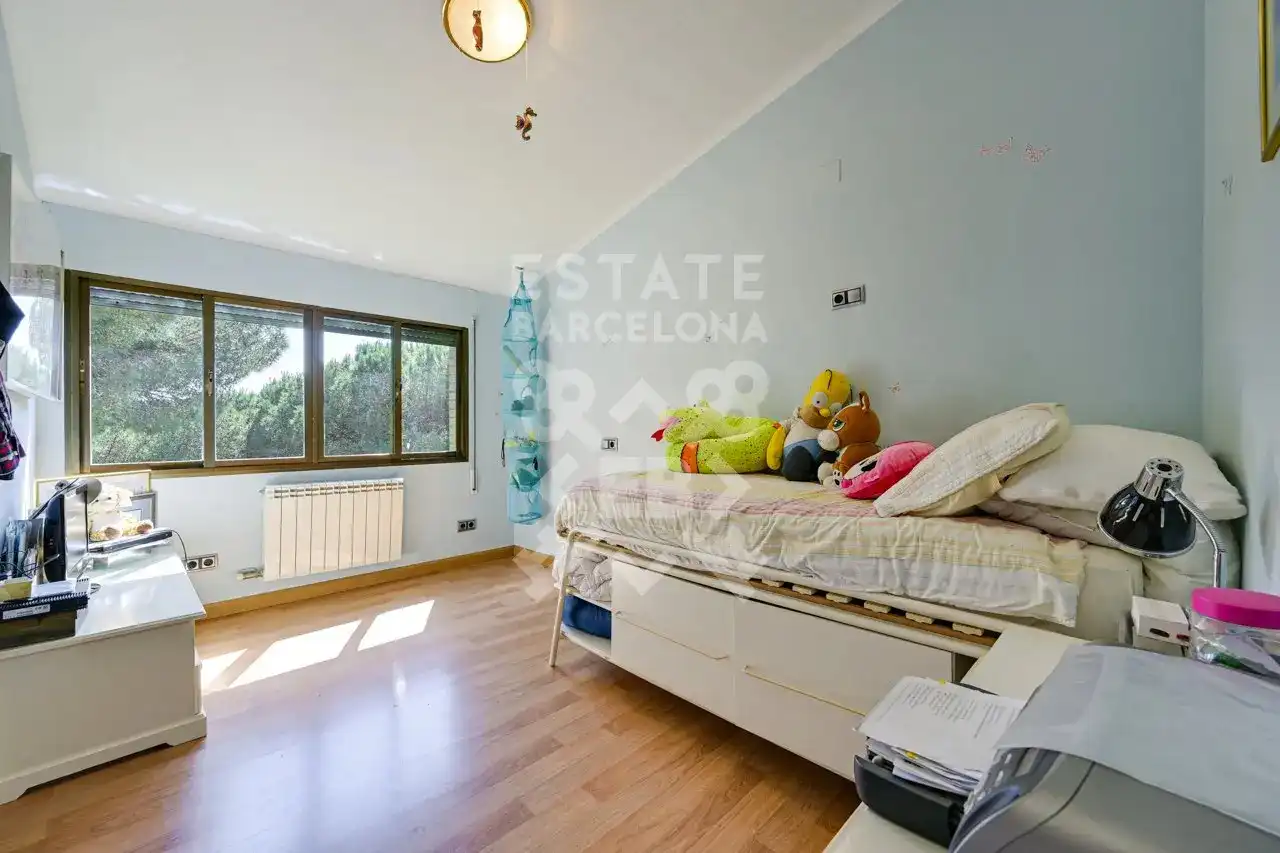 Schlafzimmer von Einfamilien-Reihenhaus zum Verkauf in Mataró mit Klimaanlage, Heizung und Terrasse