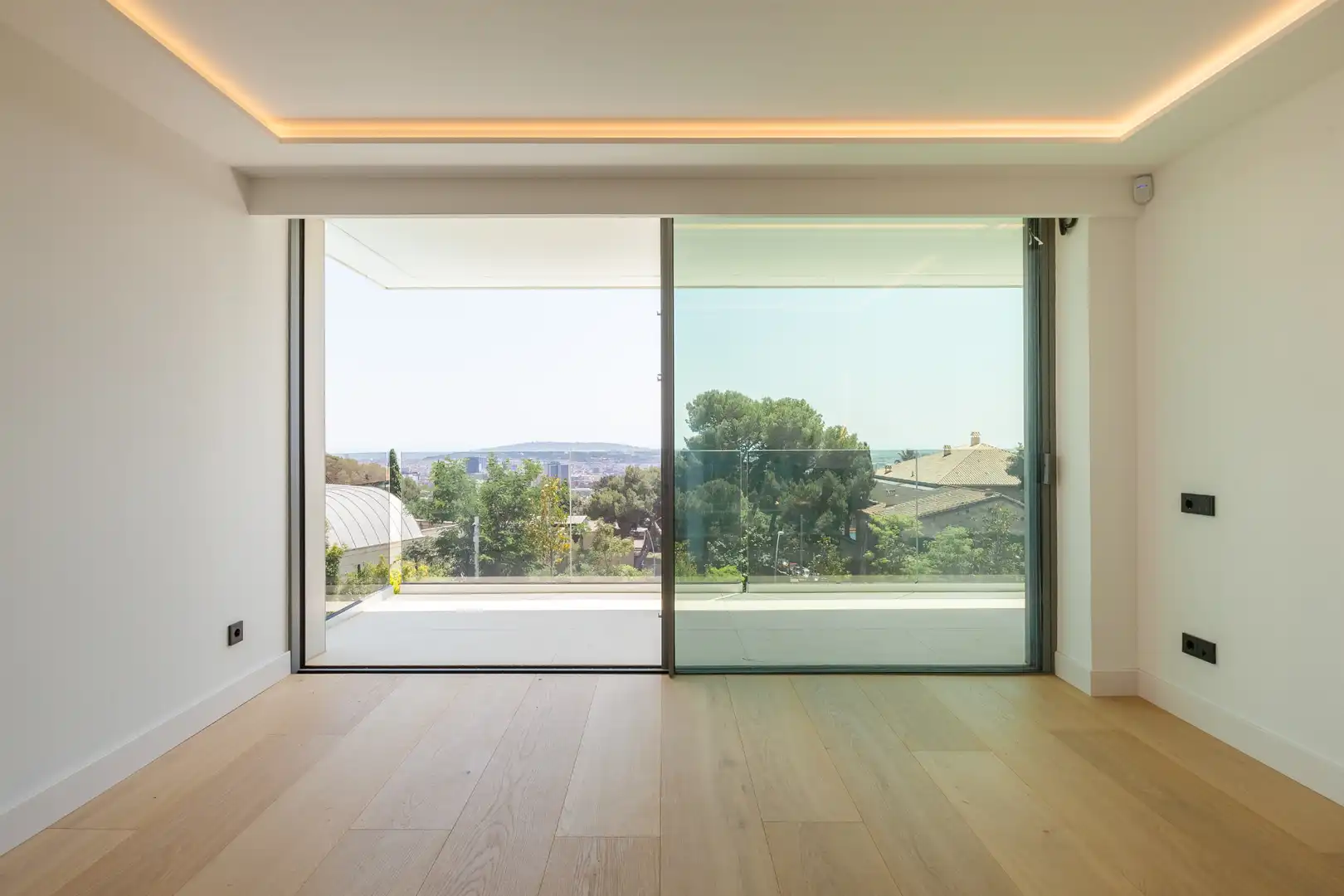 Bedroom of Houses for sale in Barcelona  with Air Conditioner, Heating and Private garden