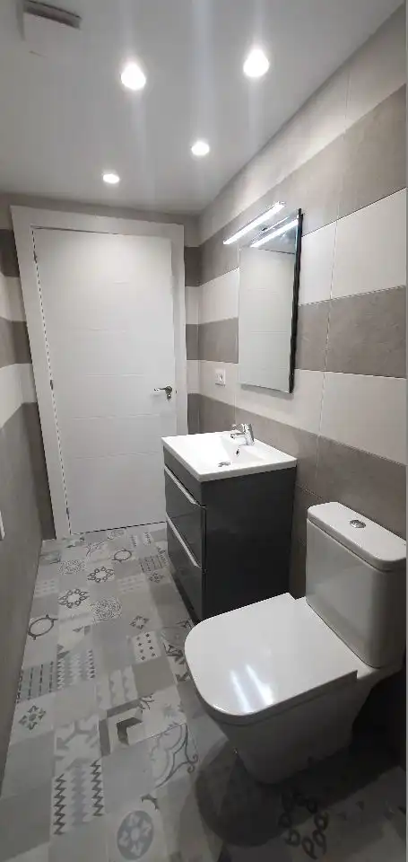 Baño de Estudio en venta en  Logroño con Calefacción, Horno y Lavadora
