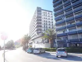 Vista exterior de Piso de alquiler en Almuñécar con Aire acondicionado, Terraza y Piscina