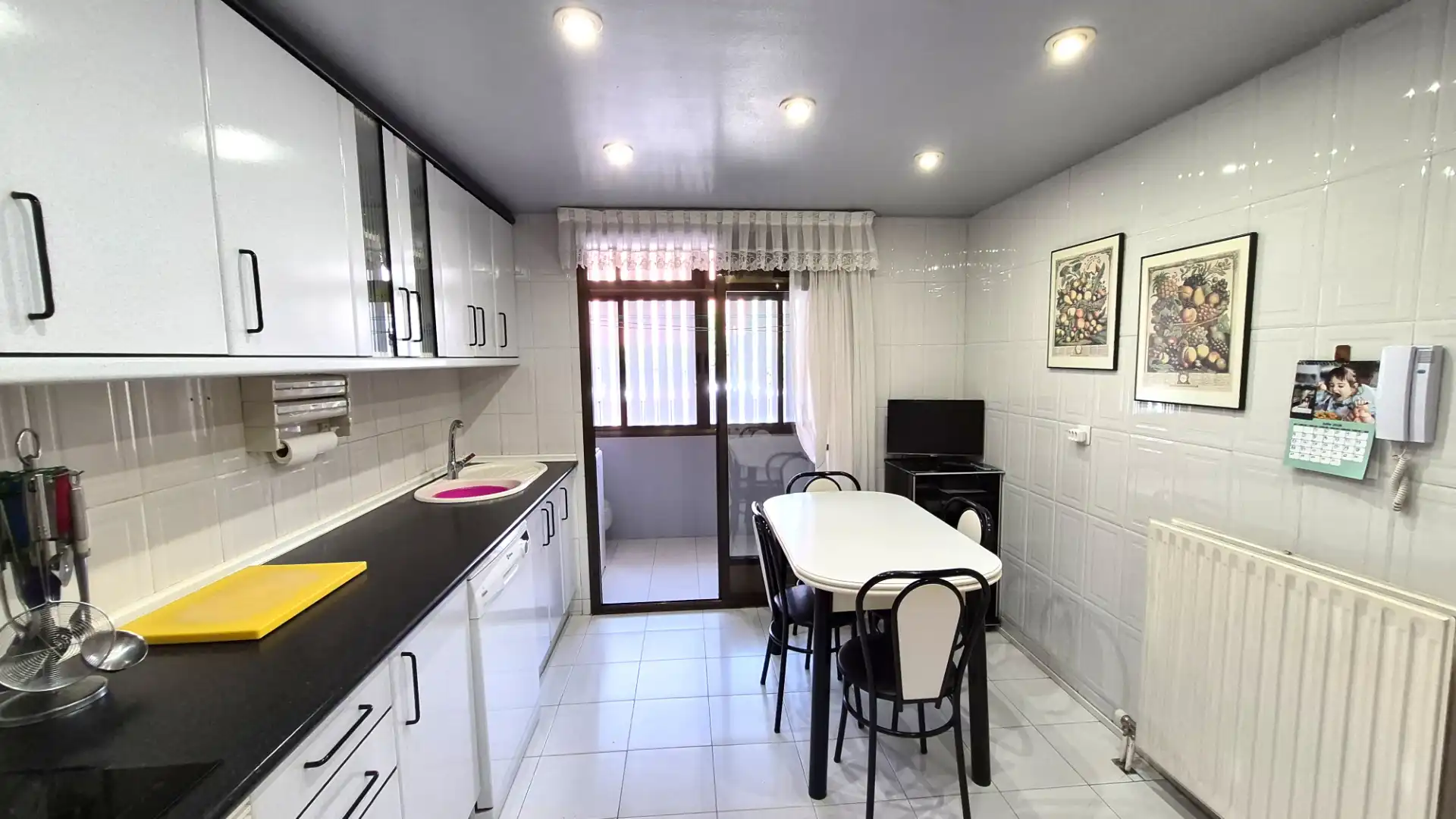 Cuina de Casa o xalet en venda en Alcalá de Henares amb Aire condicionat, Calefacció i Parquet
