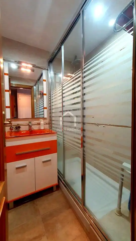 Baño de Piso en venta en Madrid con Aire acondicionado, Calefacción y Terraza
