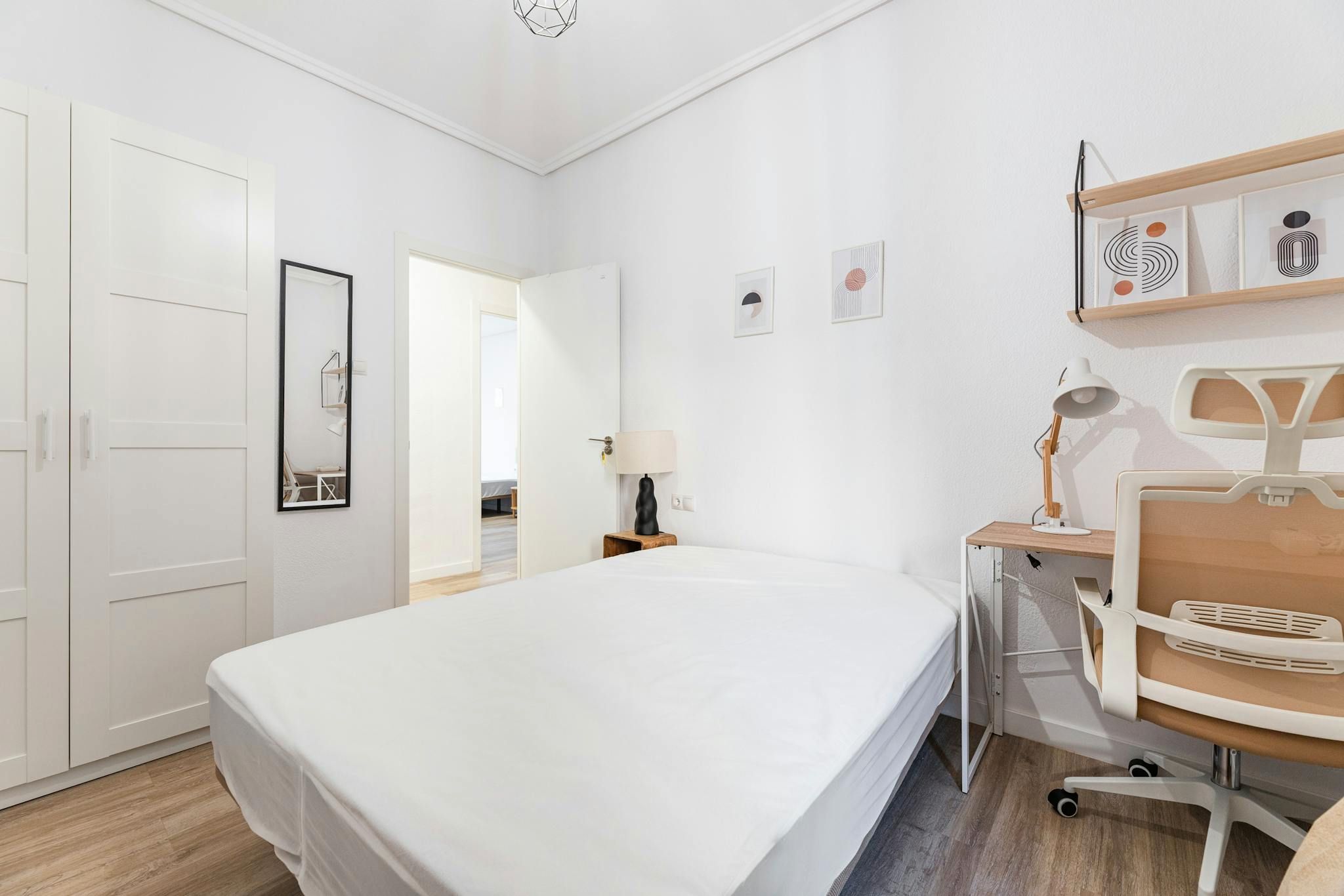 Bedroom of Flat to share in  Valencia Capital  with Heating, Furnished and Washing machine