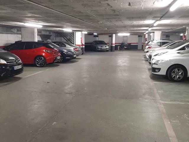 Garaje en Alquiler en Plaça de la Font Castellana, 1 en Can Baró