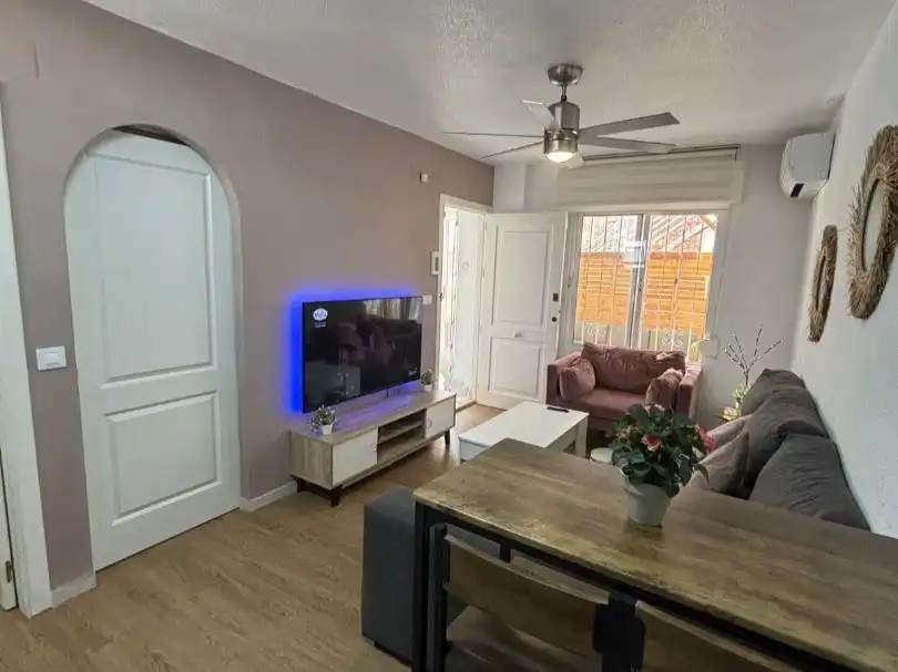 Semi-detached house with pool for sale in Avenida Laguna Azul 76, imagen 11