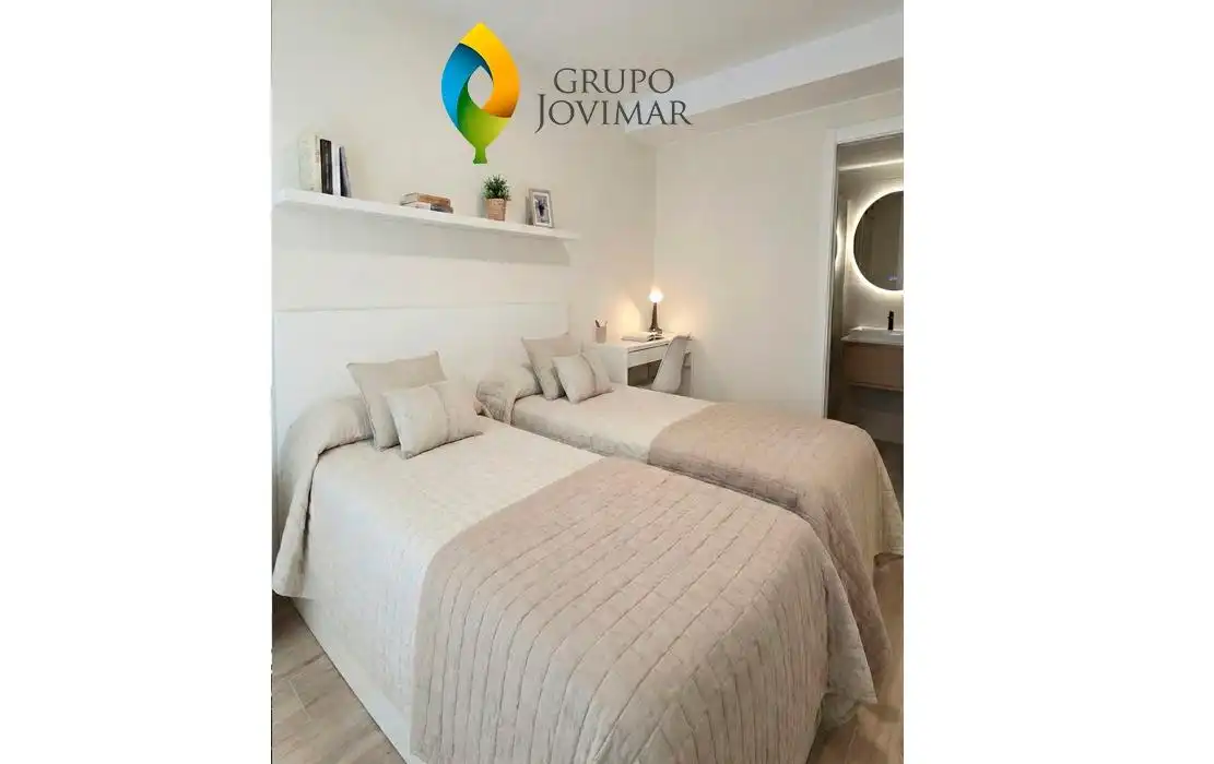 Dormitori de Pis per a compartir en Granada amb Aire condicionat, Jardí privat i Terrassa