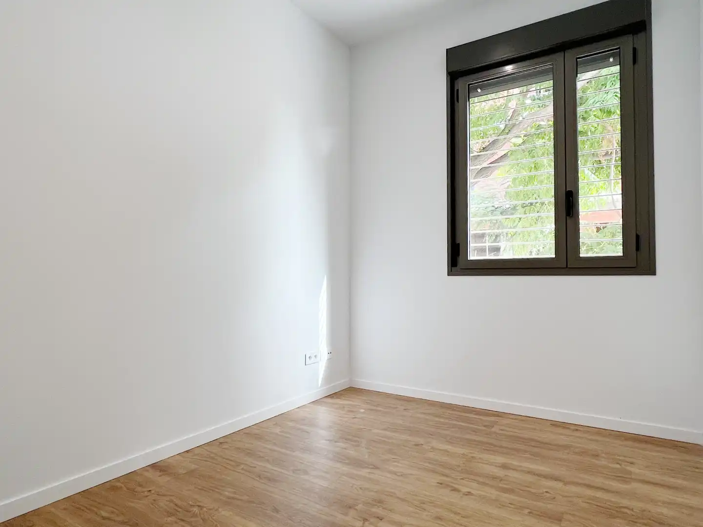 Schlafzimmer von Wohnung zur Miete in Valencia mit Klimaanlage, Heizung und Privatgarten