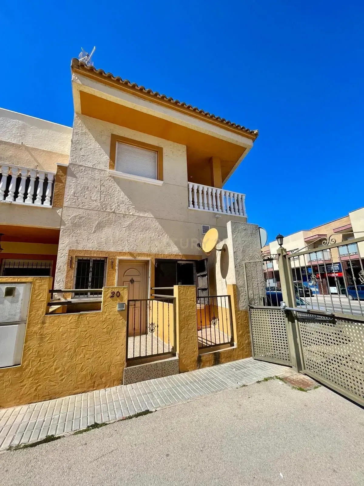Vista exterior de Pis en venda en Orihuela amb Terrassa
