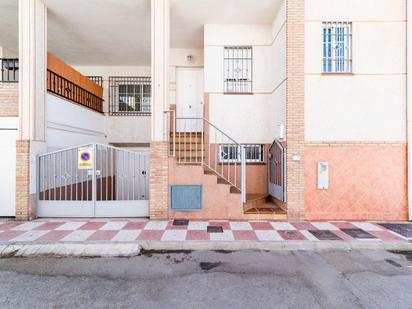 Exterior view of Single-family semi-detached for sale in Churriana de la Vega  with Air Conditioner and Terrace