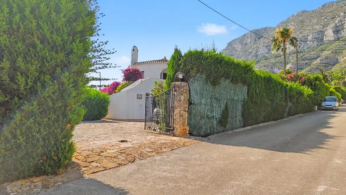Außenansicht von Haus oder Chalet zum Verkauf in Dénia mit Heizung, Privatgarten und Terrasse
